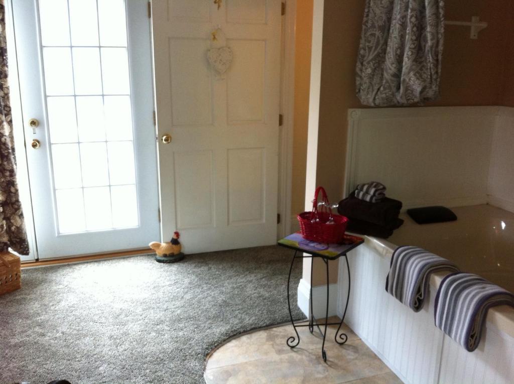 Emerald Necklace Inn Bed And Breakfast Lakewood Kamer foto